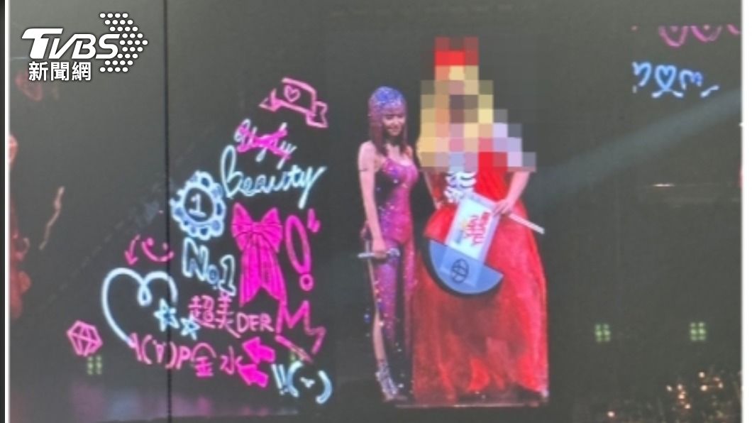 粉絲控蔡依林鐵粉涉局 騙BLACKPINK門票/(照片 受害者提供)