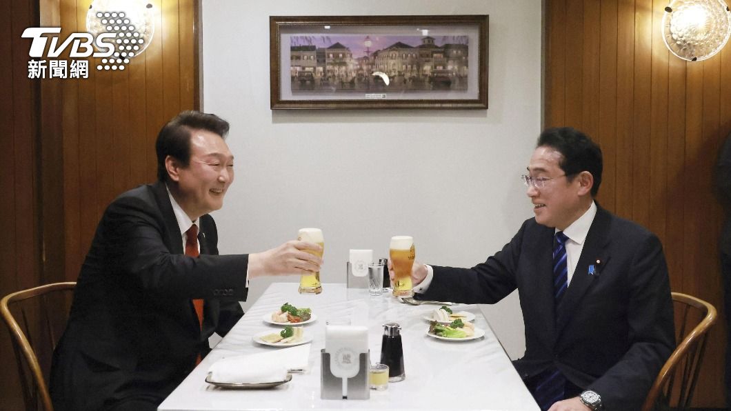 圖輯/日韓春天到!岸田與尹錫悅「蛋包飯外交」 舉杯對飲