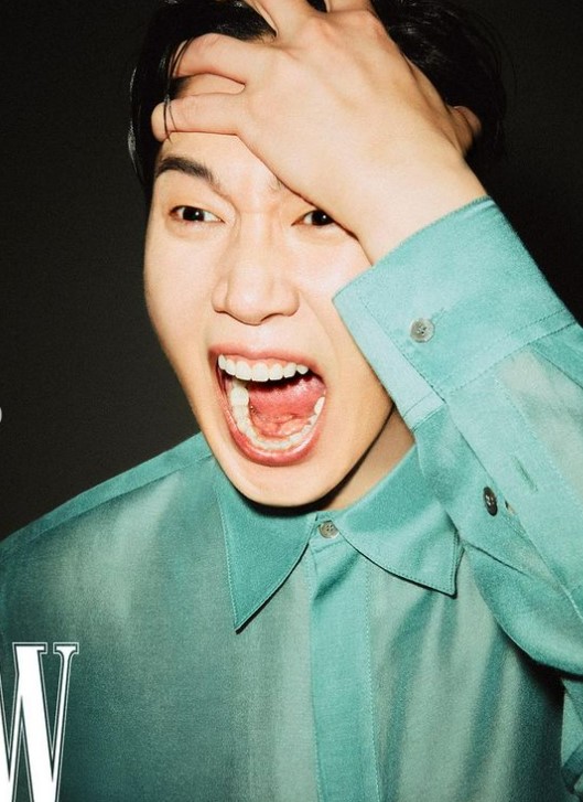 朴成勳飾演的「全宰寯」令觀眾恨得牙癢癢。(圖/翻攝自《W Korea》IG)