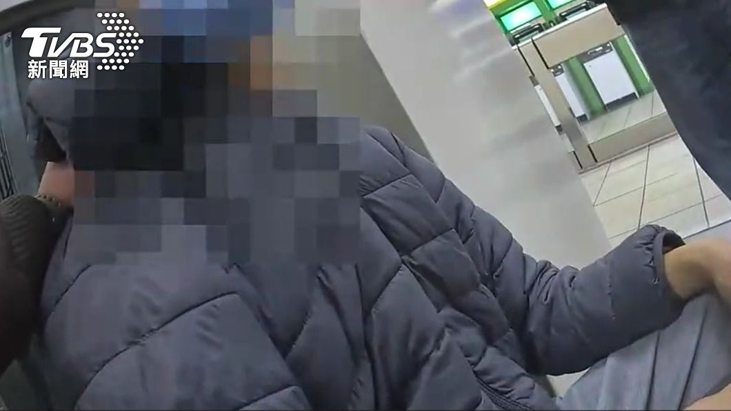 警方攔截逮捕阮姓移工。(圖/TVBS)