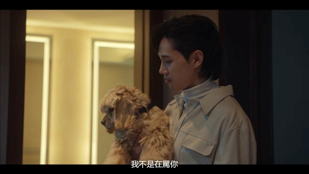 全宰寯非常寵自己的狗狗路易。(圖/翻攝自Netflix)
