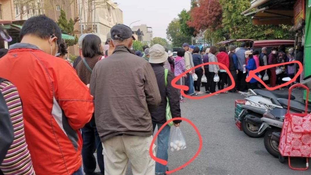 路邊又現搶蛋人潮!他排隊買蛋見1幕氣炸 怒轟:難怪會缺蛋