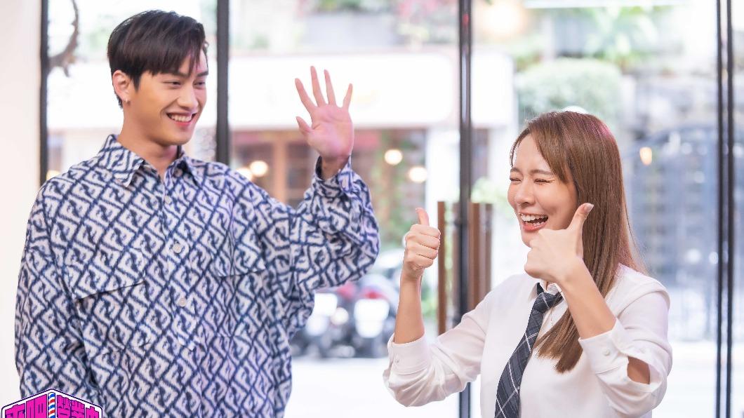 林莎(右)開心跟范少勳打招呼。(圖/TVBS)