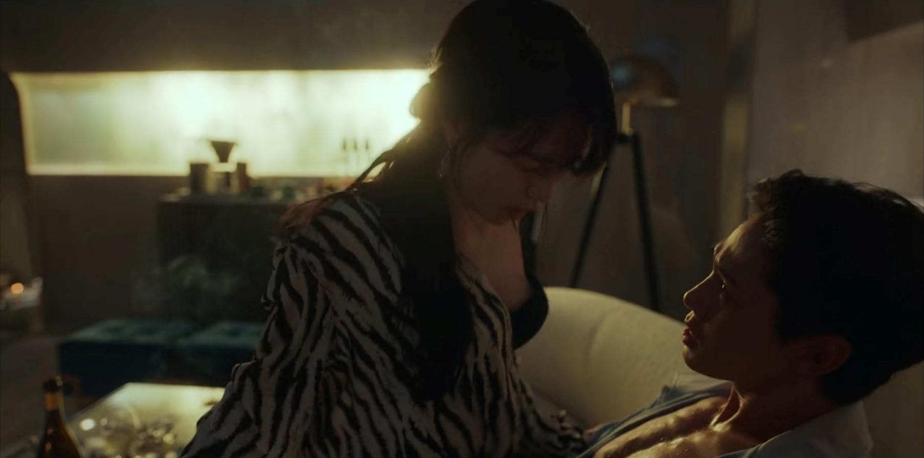 林知衍跟朴成焄演出大尺度的床戲。(圖/翻攝自Netflix)