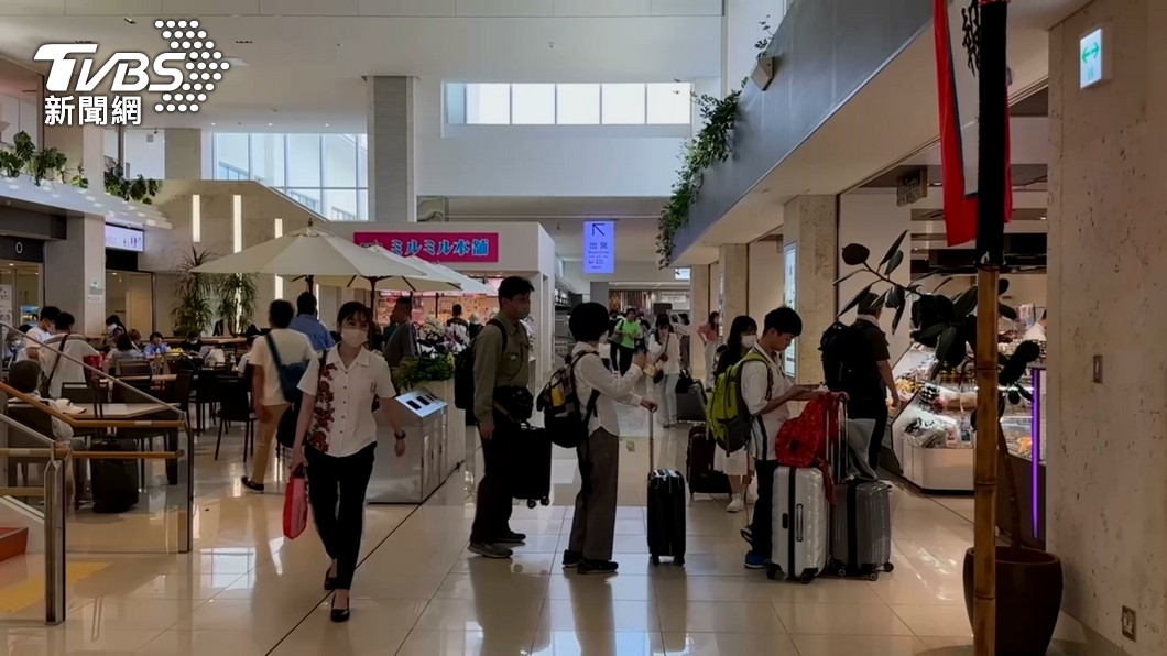 實際到了沖繩,民眾發現,悠遊卡官網公布能使用的店家,不只不見悠遊卡使用標誌。(圖/TVBS)