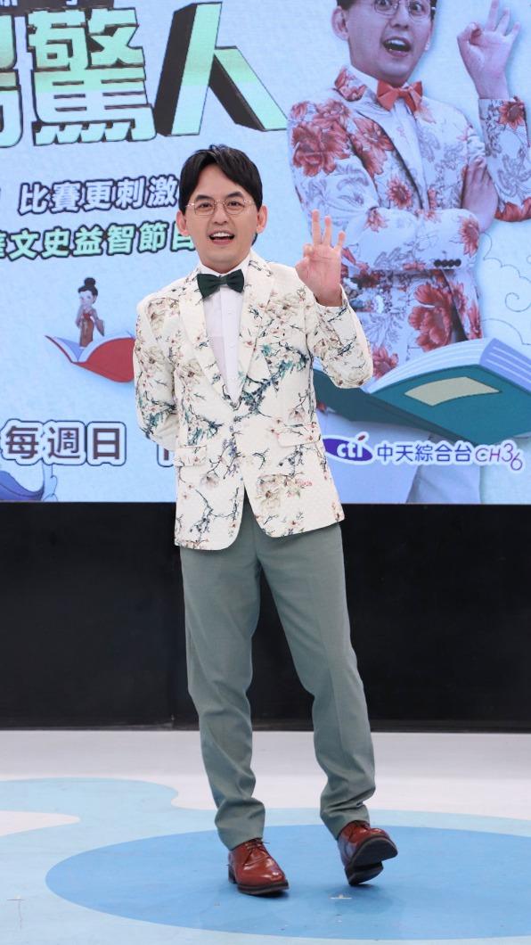 黃子佼特地送補品到Selina家。(圖/中天提供)
