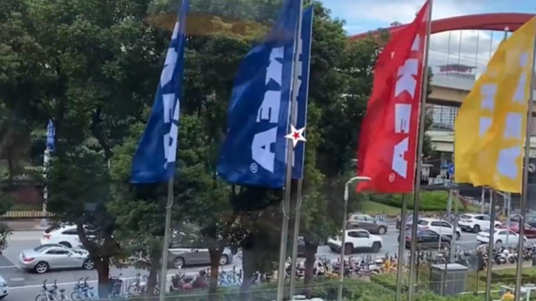 老人指出，大部分前來相親者都是喪偶、離異或一輩子也沒結過婚。（圖／翻攝自《星視頻》微博）