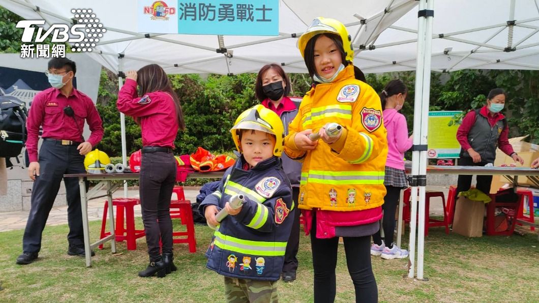 小小發爾麵！新北消防園遊會湧近9百人　玩VR、體驗地震車