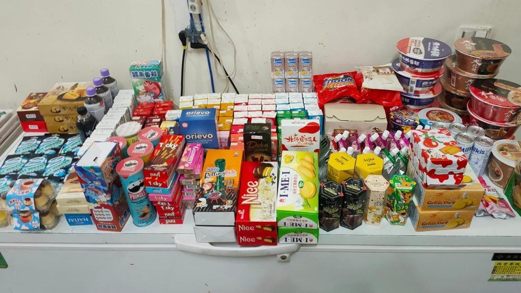 高手現身!零食機台「零錢掃空」 曬超狂成果照:根本雜貨店