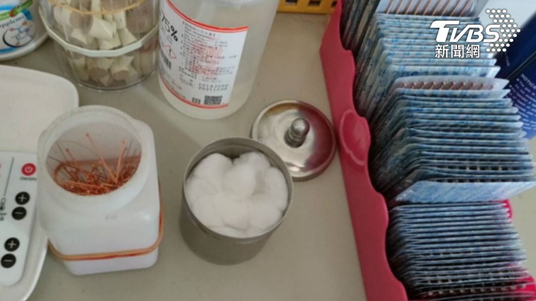 另外還發現不少已經使用過的違法器材。(圖/衛生局提供)