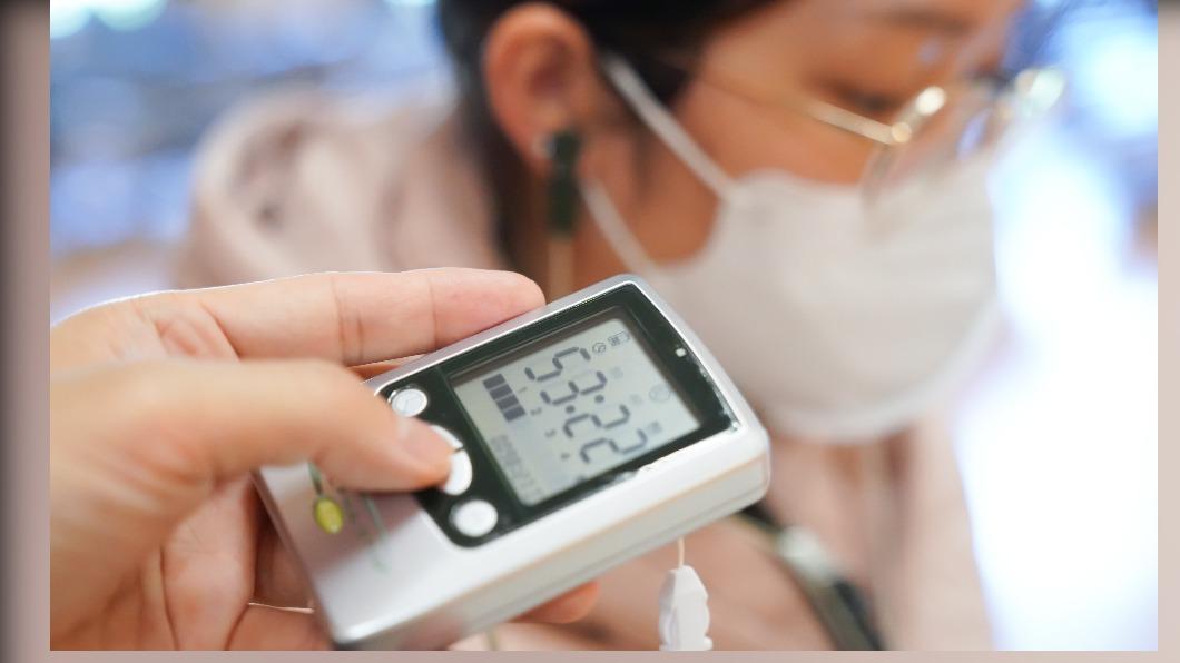 每天10顆安眠藥仍睡不著 40多歲女用「經顱微電流法」大腦放鬆