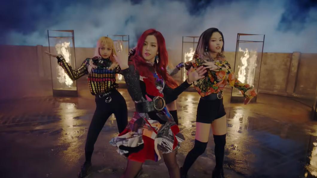 最受網友歡迎的是〈PLAYING WITH FIRE〉。(圖/翻攝自BLACKPINK YT頻道)