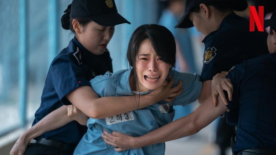 朴涎鎮最後成為階下囚。(圖/翻攝自Netflix)