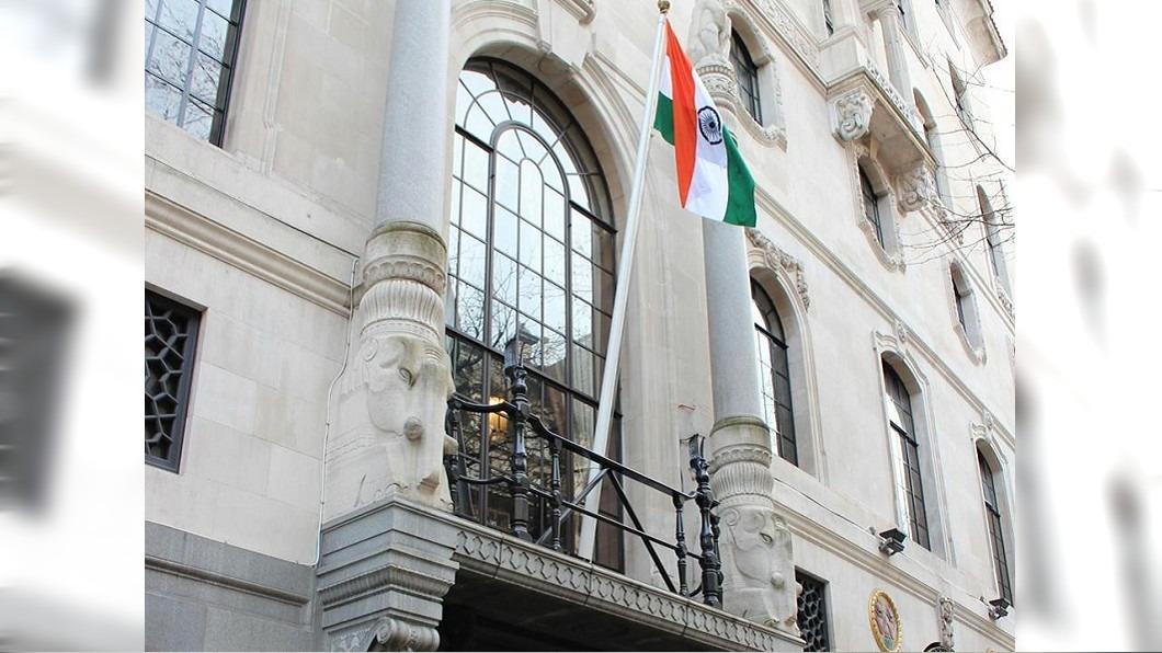 駐館國旗遭示威者強行扯下 印度向英國提外交抗議