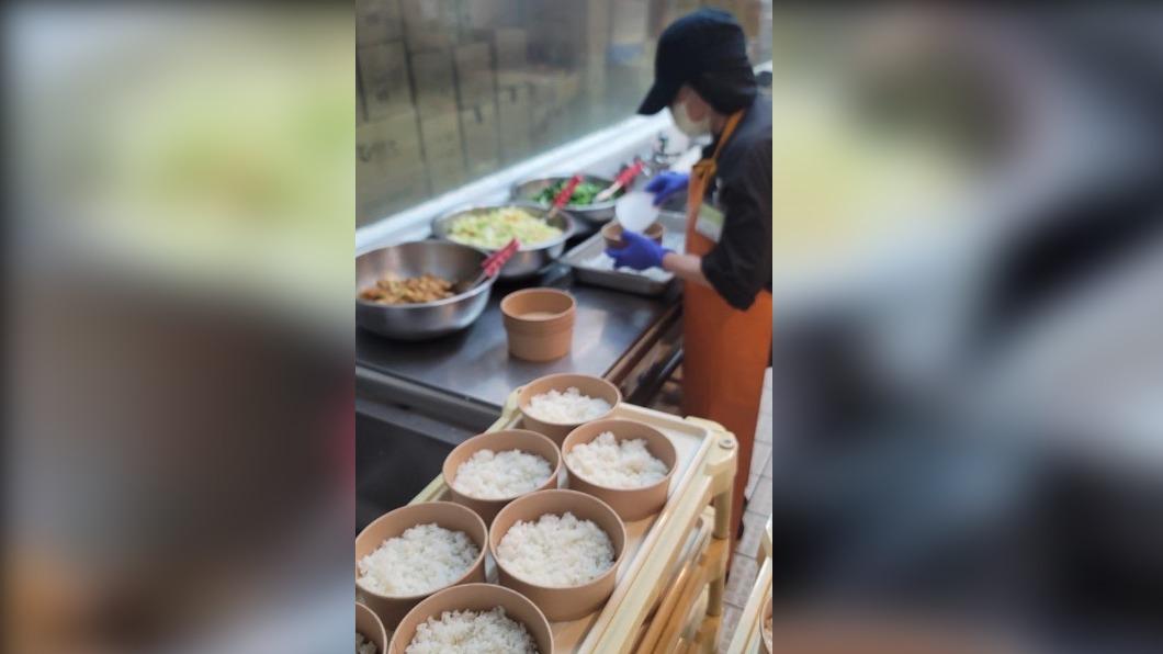家樂福推60元平價便當搶客。（圖／家樂福提供）