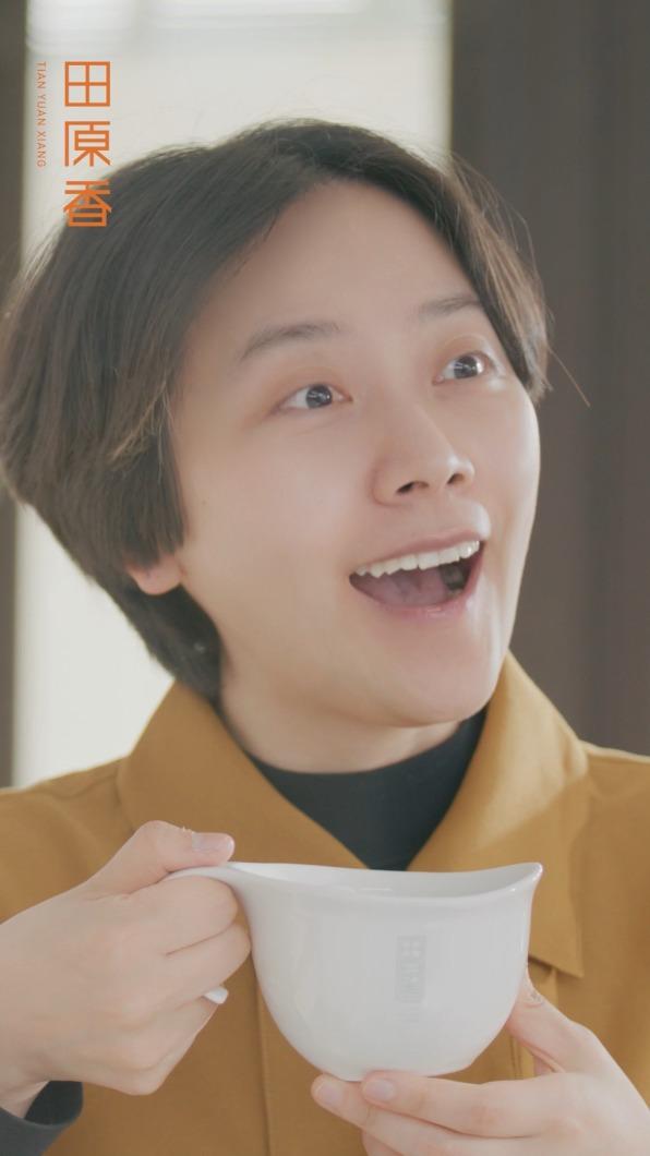 林志玲出借「重要夥伴」經紀人寶玟演出田原香新廣告。(圖/林志玲工作室提供)