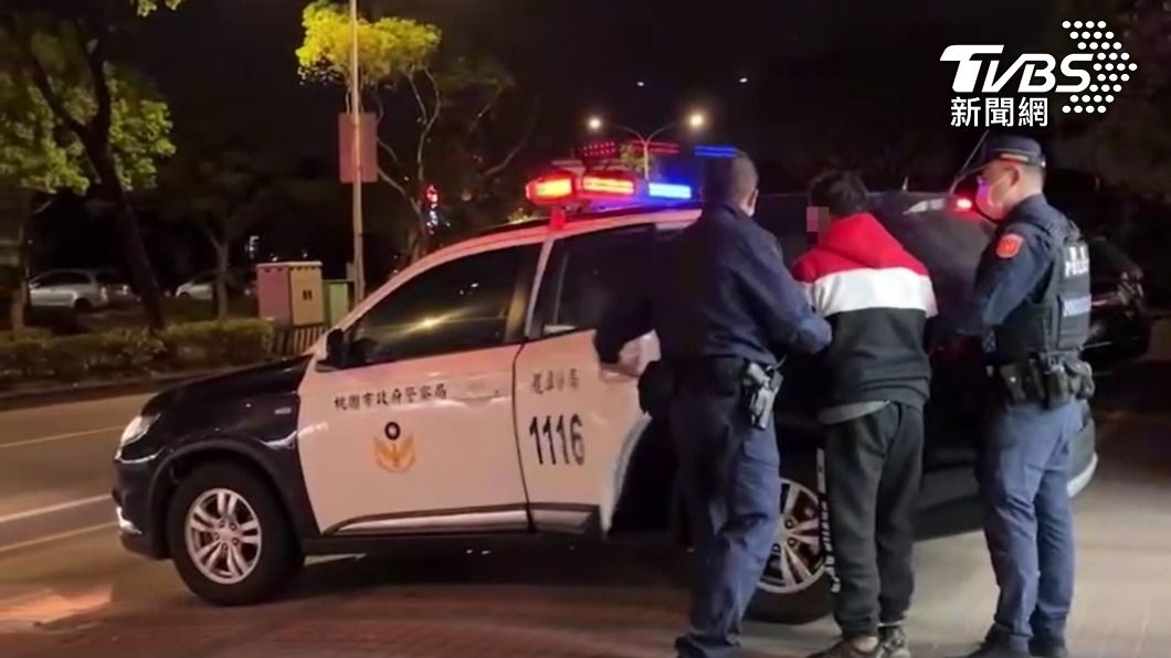 蔡嫌被依竊盜通緝及毒品等罪嫌移送桃園地檢署偵辦。(圖/警方提供)