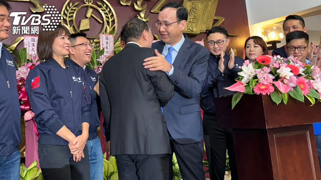 選策會終止後首同台!朱立倫大讚侯友宜是「最強候選人」