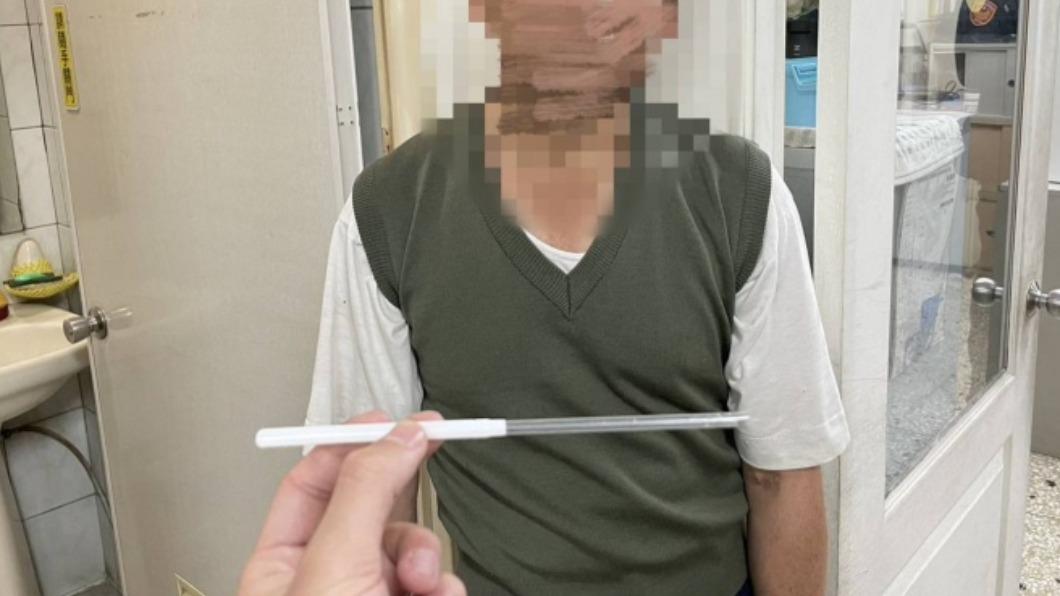 厚紙板當機車車牌　前科男攜毒遭警攔查送辦