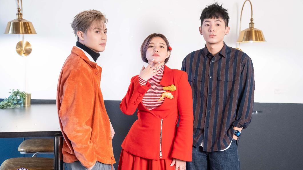王子(左起)、謝依霖、鍾岳軒一組。(圖/TVBS)