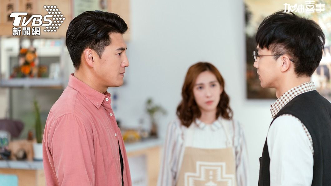 阿布(左)突然出現,為鄒承恩(右)與楊晴的感情增添變化。(圖/TVBS)
