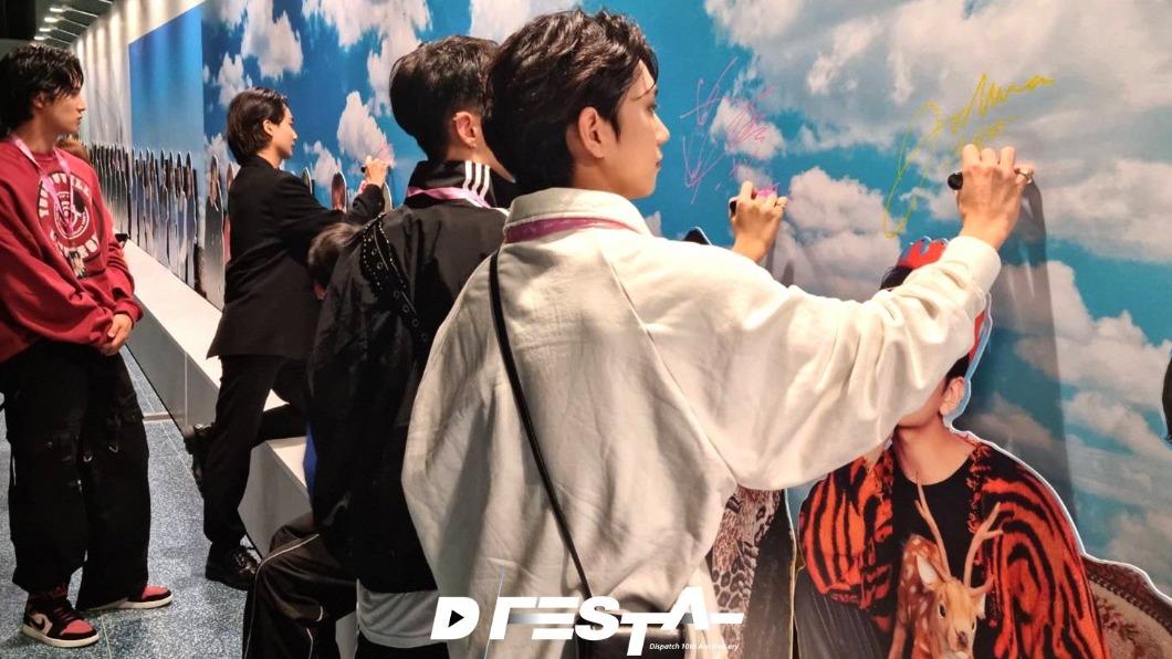 SEVENTEEN成員曾前往D'FESTA東京場看展。(圖/翻攝D社推特)