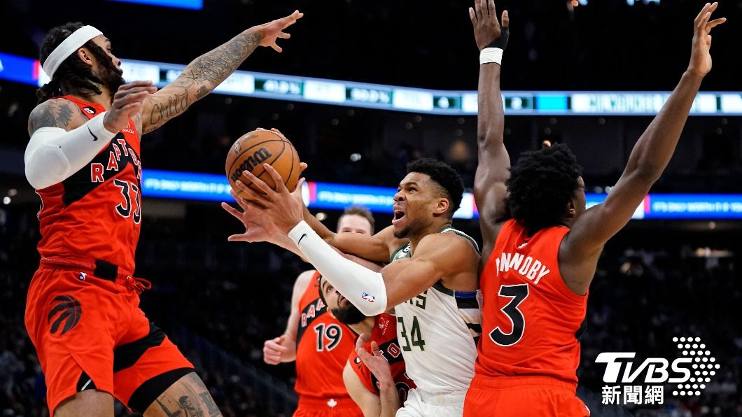 NBA安特托昆博繳「大三元」 公鹿力克暴龍