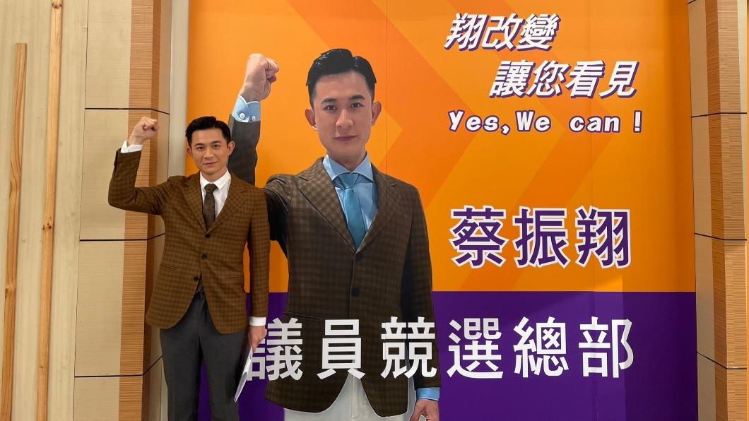為了參選議員不擇手段！八點檔男星拍戲攀上貴婦：自己好像牛郎