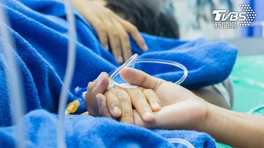 她「緊護滿月嬰」直到倒下　ICU醫喊集氣：這一次，我覺得可以