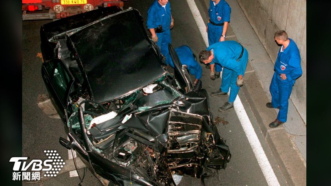 爭議劇照被曝光 《王冠》疑要重現黛妃死亡車禍