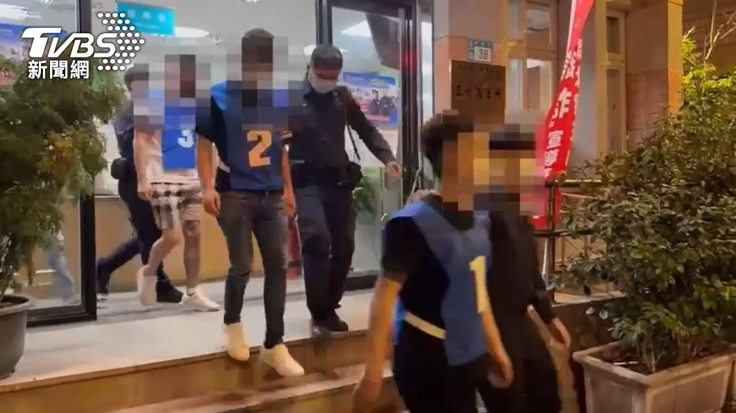蘇男砸店後慘遭7煞圍毆,警方事後也將涉案人逮捕送辦。(圖/TVBS)