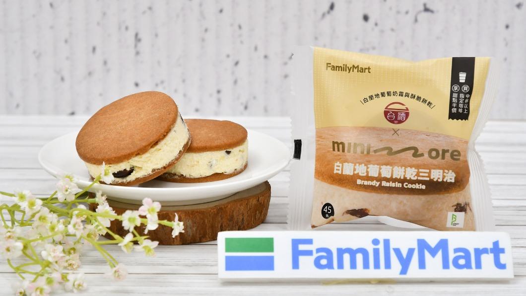 超商推出全新甜點品牌。(圖/業者提供)