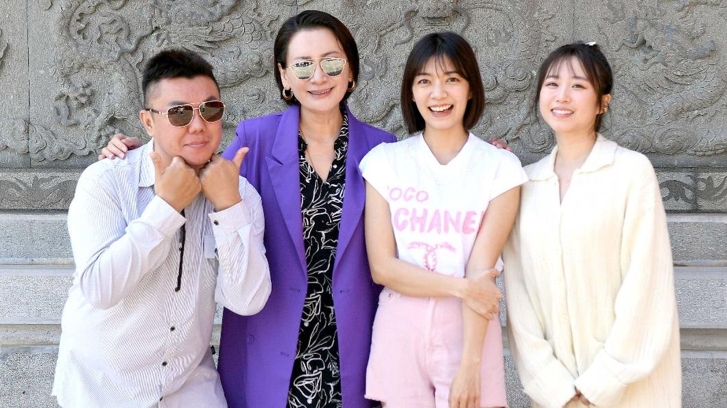 左起羅裕誴、陳亞蘭、林雨宣、茵聲演出《勇氣家族》。（圖／華視提供）