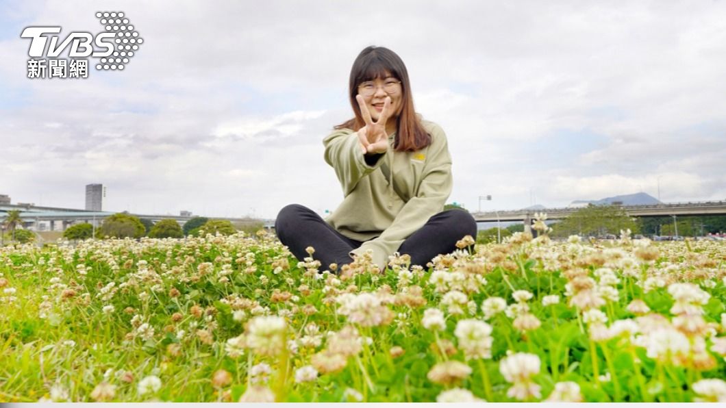 春遊賞花之際一定要留下可愛的打卡照。 (圖/高灘處提供)