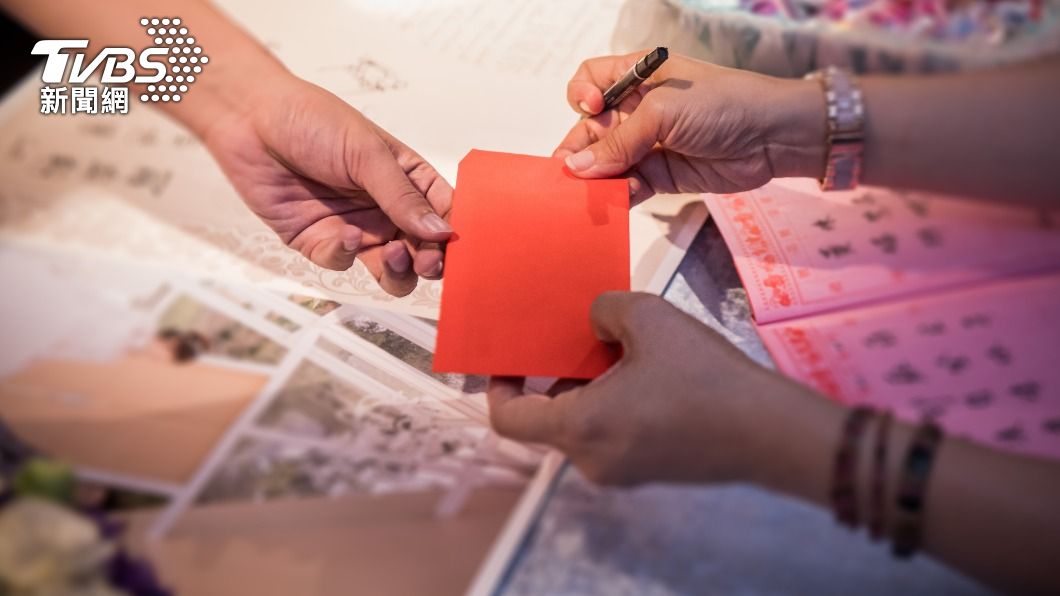 賓客看不下去，直接包人民幣50元額打發大媽。（示意圖／Shutterstock達志影像） 