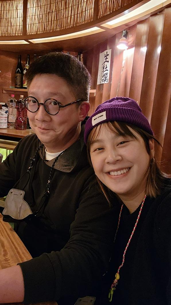 黃小柔和老公非常恩愛。(圖/翻攝自黃小柔臉書)