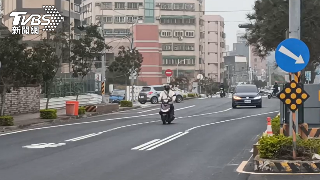 此道路設計讓民眾看了霧煞煞。（圖／TVBS）