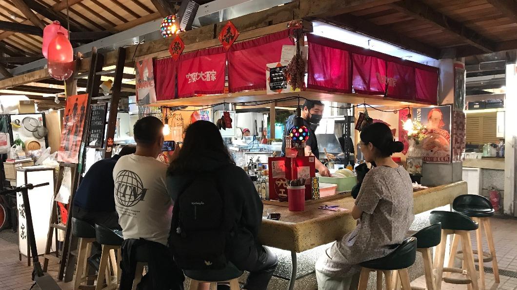高雄鹽埕第一公有市場屋頂變鹽田 春季企劃吸客