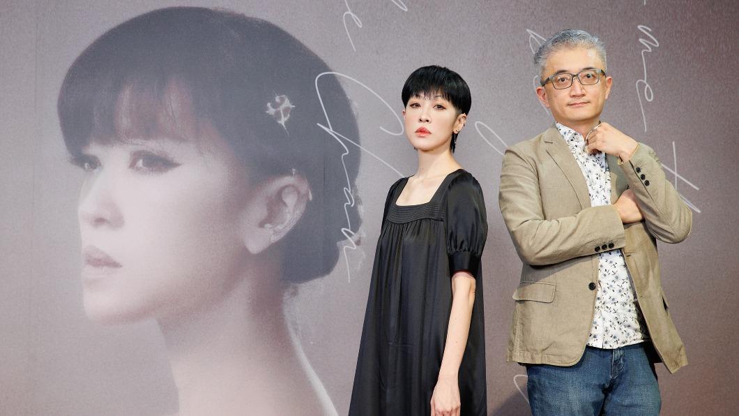 陳珊妮(左)和台灣人工智慧實驗室創辦人杜奕瑾聯手打造AI單曲。(圖/Taiwan AI Labs提供)