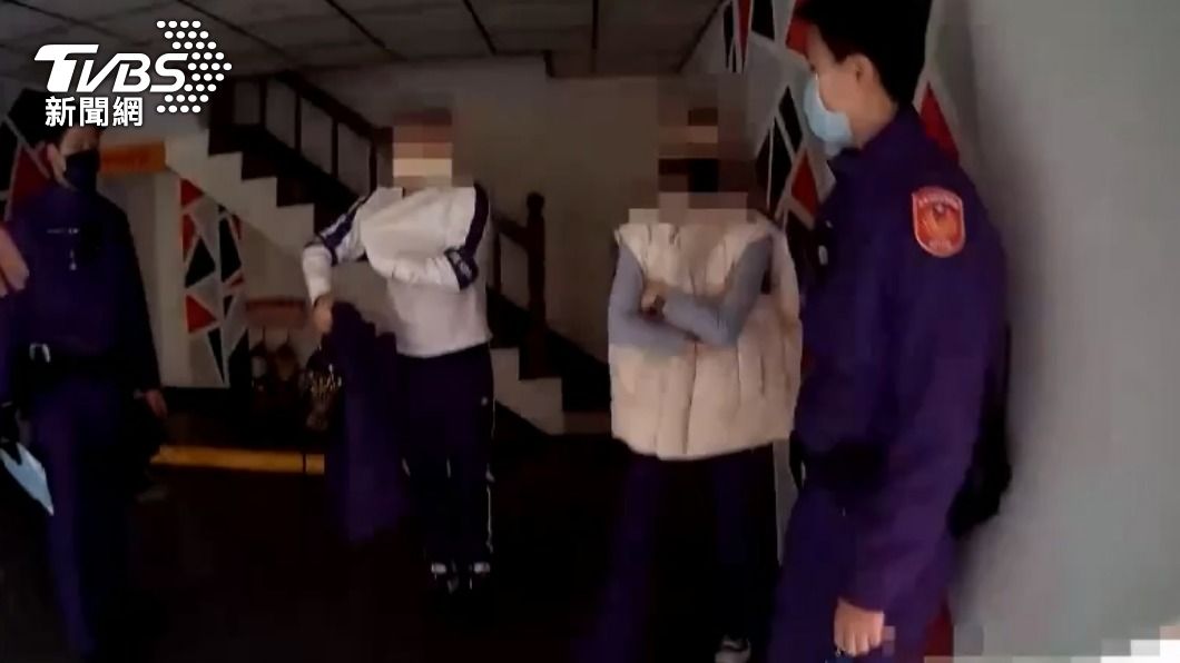男女入住摩鐵狂歡一整晚!飄出這股怪味 引警上門逮人