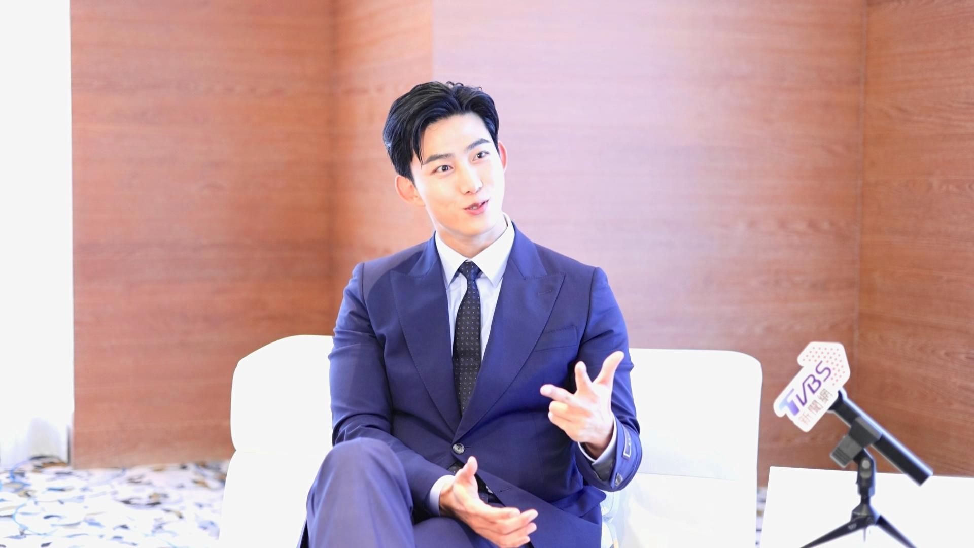 玉澤演對台灣名產如數家珍,毫不猶豫地講出珍珠奶茶、芒果冰跟鳳梨酥。(圖/黃城碩攝)