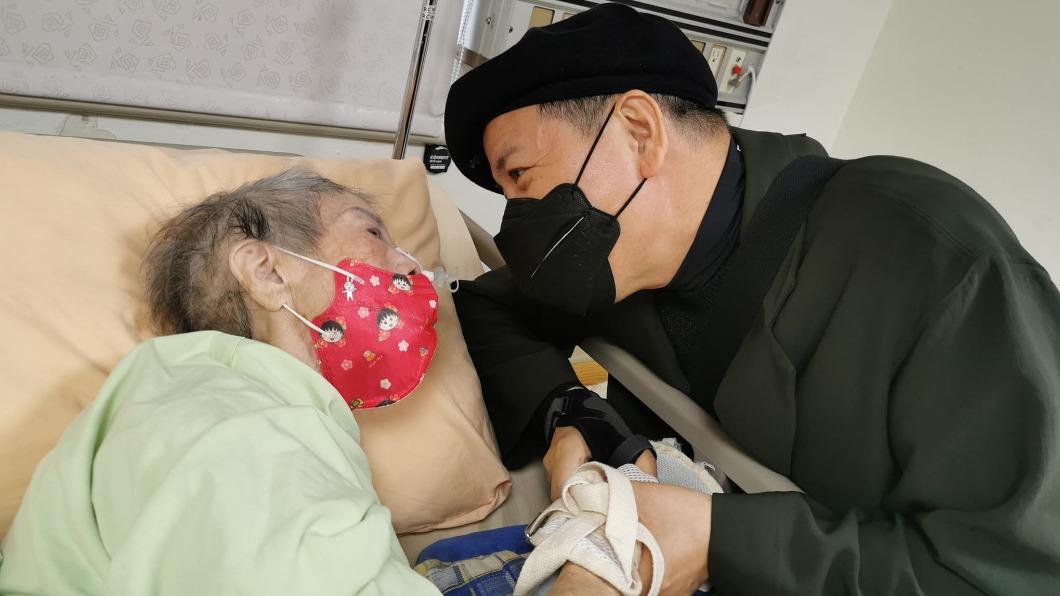 罹扁桃腺癌發現已末期!男星瞞母消失 「你不要我了」惹淚崩