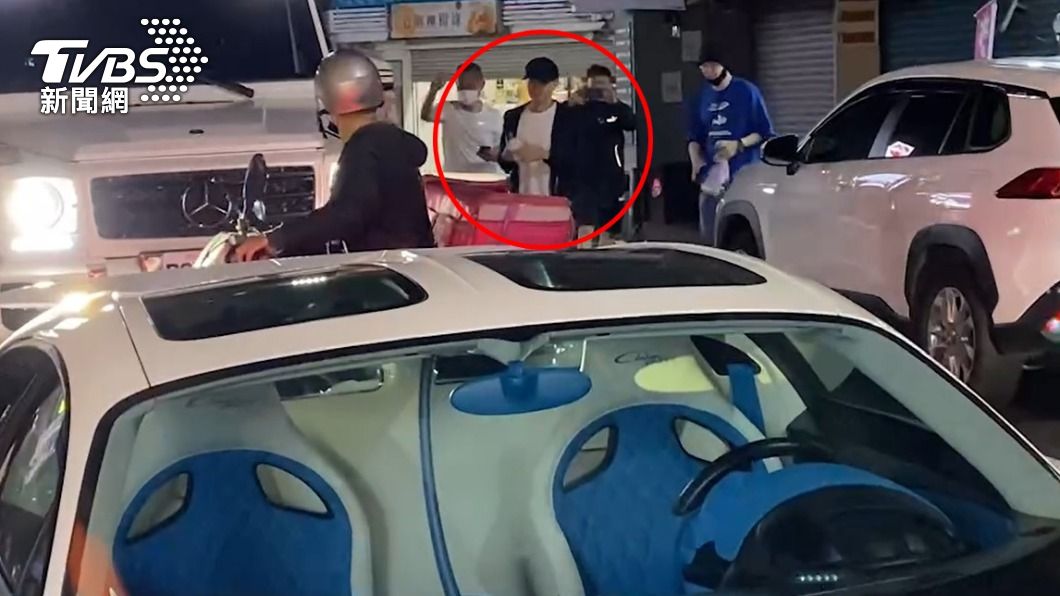 獨/捕獲野生林志穎!賓士大G、布加迪「快閃涼麵店」? 今又現身麥拉倫