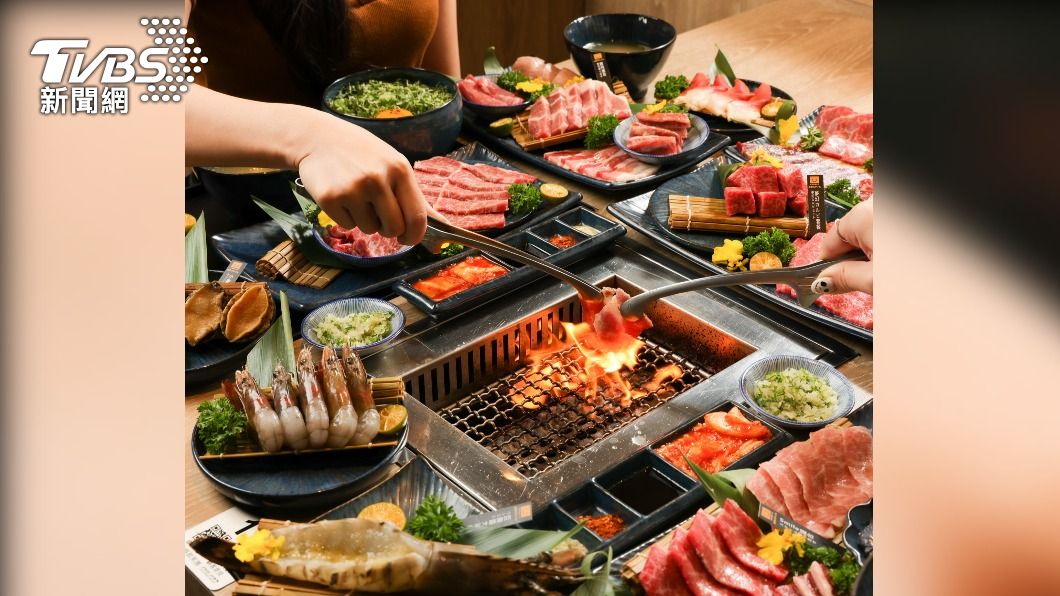 林口人開吃!人氣燒肉插旗 開幕前10天帝王蟹腳免費吃