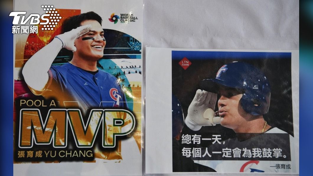 球迷為張育成準備加油布條。(圖/胡瑞麒攝)