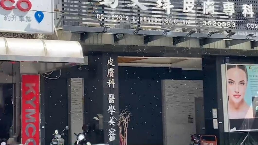 大批蜜蜂在街頭飛舞。(圖/民眾提供)