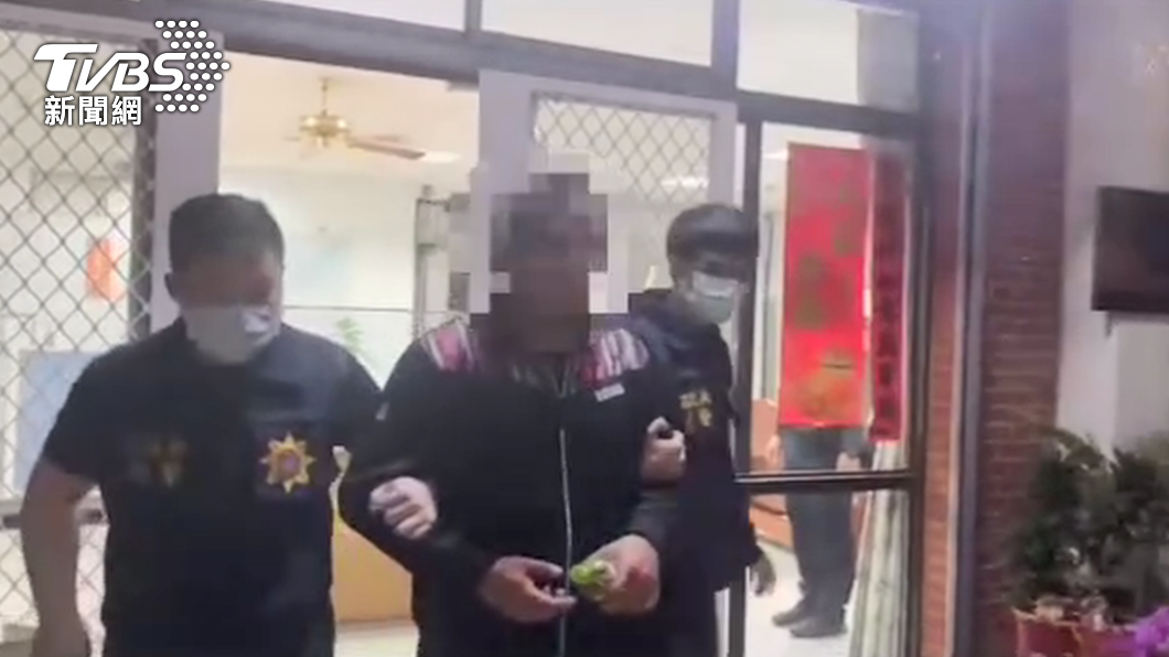 天兵男被捕時後悔莫及。(圖/警方提供)
