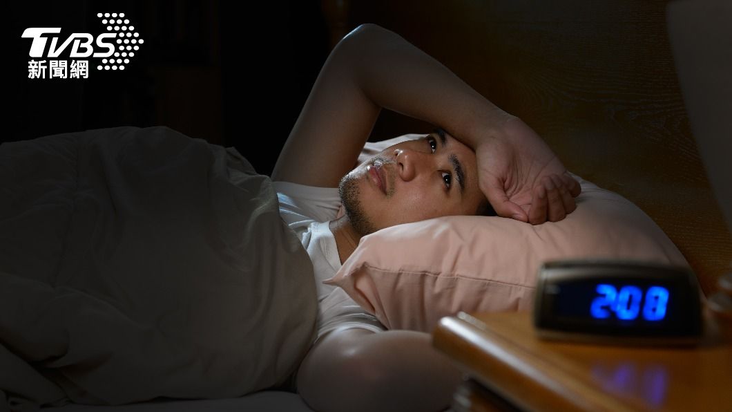 不單純！半夜常醒可能是「6種病」前兆　睡眠疾病恐成憂鬱症