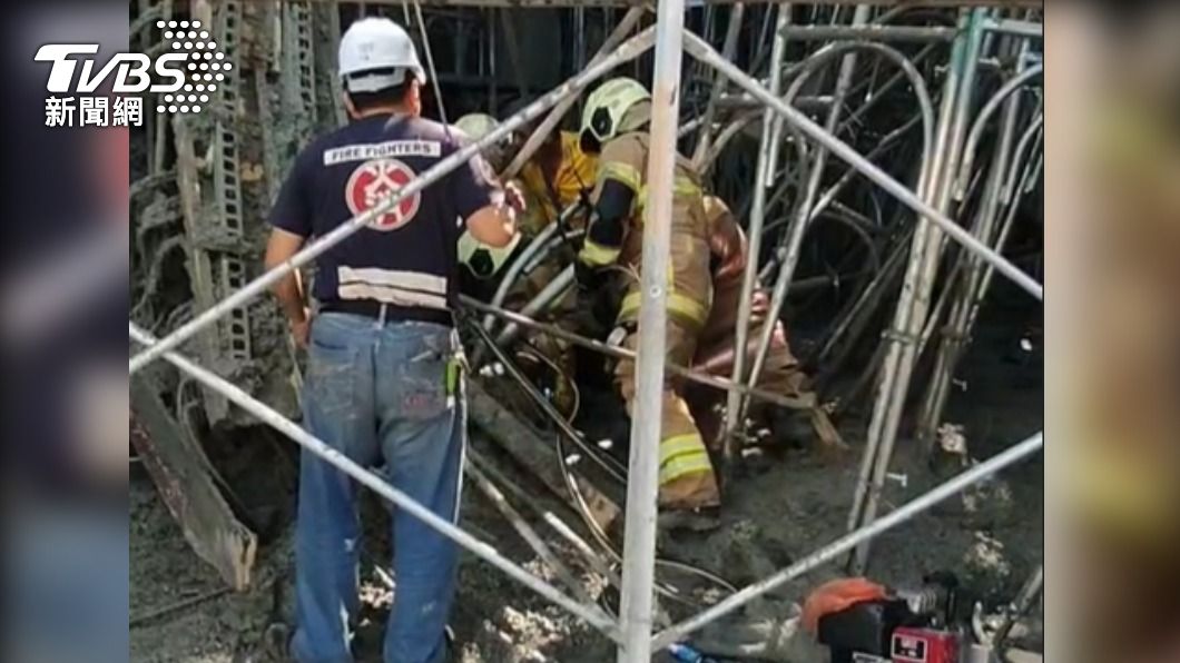 台南停車場工地爆意外 灌漿崩塌女工4樓墜下遭鷹架壓