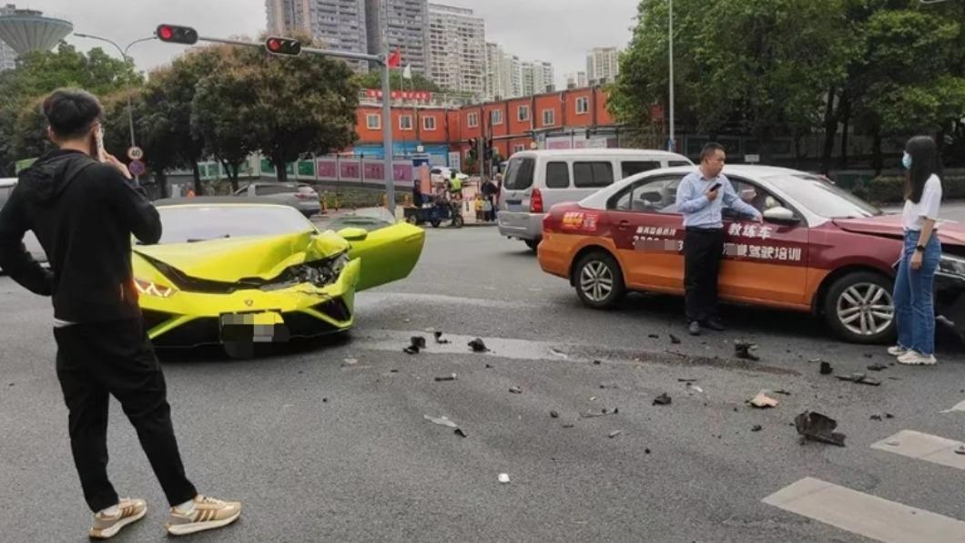 藍寶堅尼為車主近期剛買的新車。(圖/翻攝自微博)